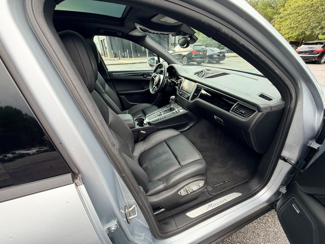 Used 2017 Porsche Macan AWD/4WD image 15