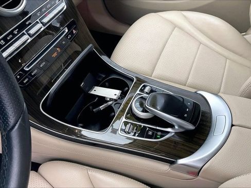 Used 2018 Mercedes-Benz GLC 300 4MATIC image 17