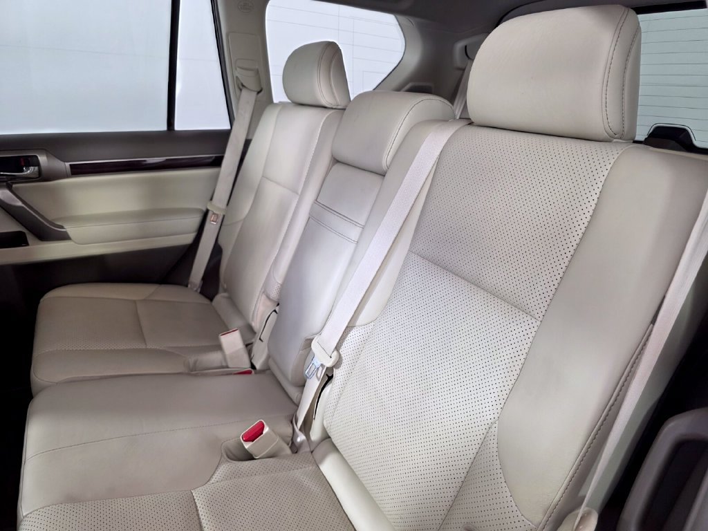 Used 2018 Lexus GX 460 Luxury AWD/4WD image 16