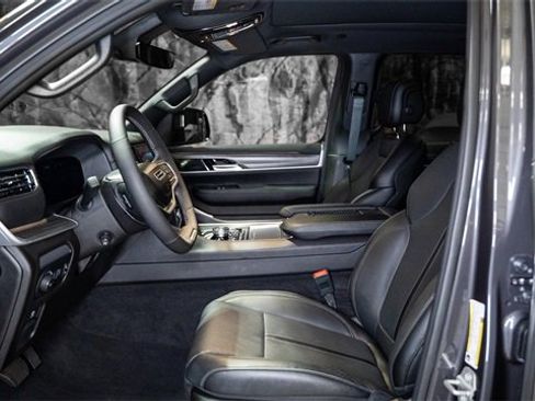 Used 2024 Jeep Wagoneer Series III w/ Premium Group I image 3