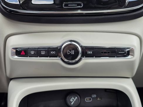 Used 2023 Volvo XC40 B5 Ultimate w/ Protection Package Premier AWD/4WD image 19