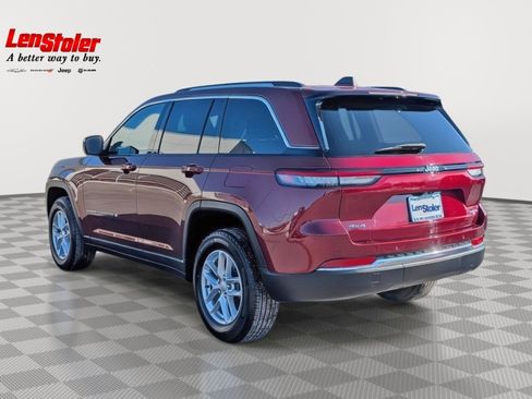 Used 2023 Jeep Grand Cherokee Laredo X image 3