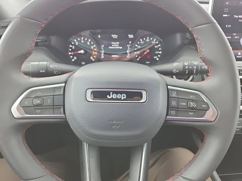 Used 2025 Jeep Compass Trailhawk AWD/4WD image 19