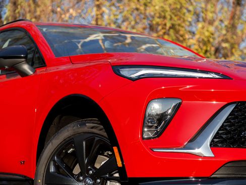 New 2025 Buick Envision Sport Touring image 2