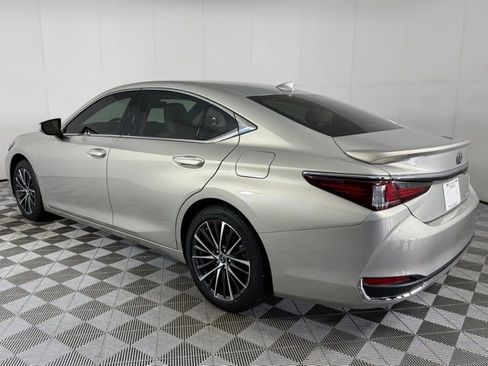 Used 2025 Lexus ES 300h w/ Premium Package image 4