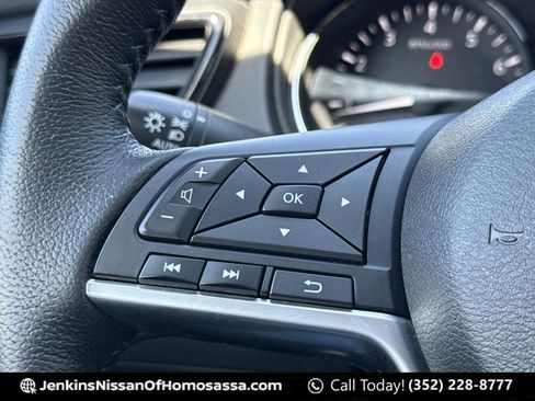 Certified 2019 Nissan Rogue SV image 40