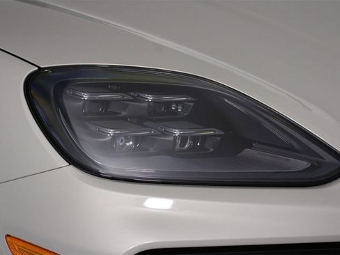 Used 2025 Porsche Cayenne E-Hybrid Coupe image 28