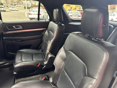 Used 2018 Ford Explorer XLT w/ Equipment Group 202A image 25