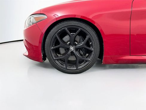 Used 2019 Alfa Romeo Giulia w/ Nero Edizione RWD image 13