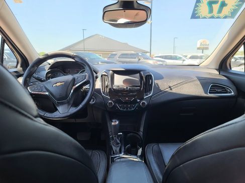 Used 2017 Chevrolet Cruze Premier w/ Enhanced Convenience Package FWD image 12