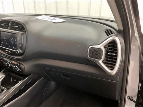 Used 2023 Kia Soul LX w/ LX Technology Package image 17