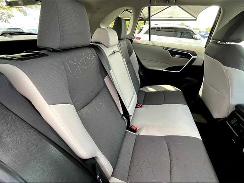 Used 2021 Toyota RAV4 XLE image 19