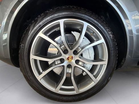 Used 2021 Porsche Cayenne Coupe image 9