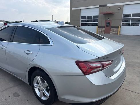 Used 2022 Chevrolet Malibu LT FWD image 2