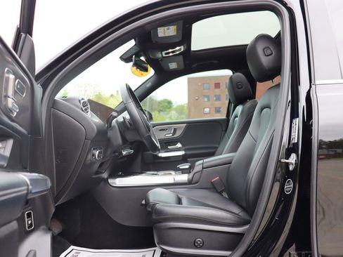 Used 2020 Mercedes-Benz GLB 250 w/ Premium Package image 11
