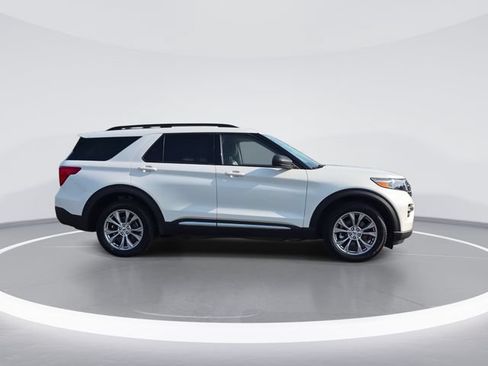 Used 2023 Ford Explorer XLT w/ Equipment Group 202A AWD/4WD image 9
