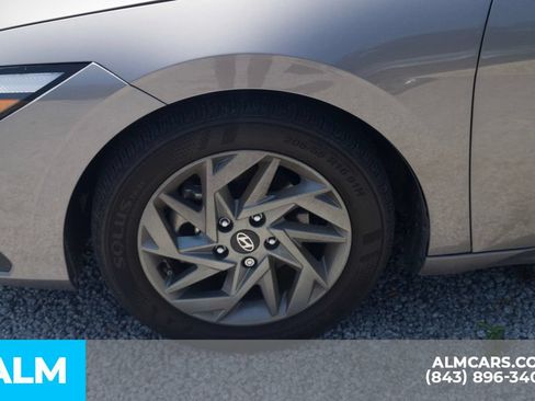 Certified 2024 Hyundai Elantra SEL FWD image 5