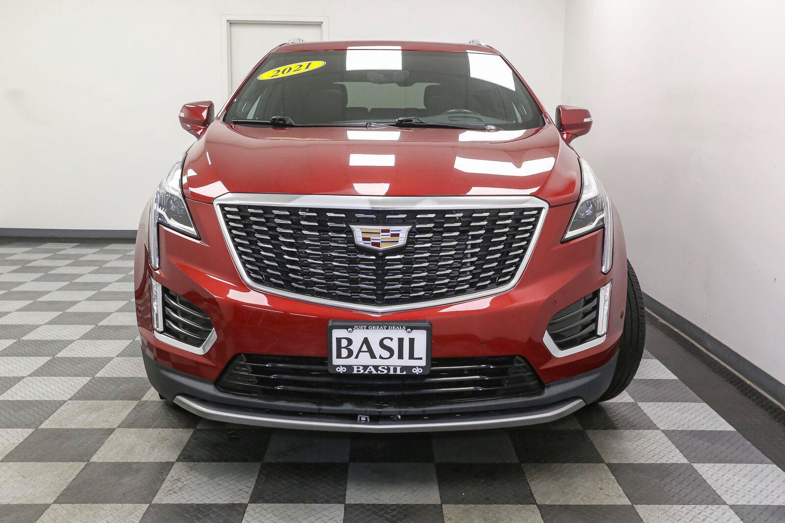 Used 2021 Cadillac XT5 Premium Luxury AWD/4WD image 3