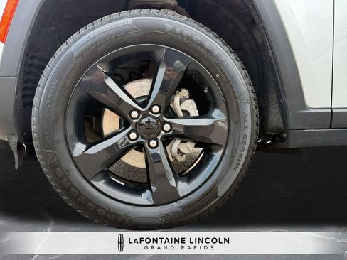 Used 2023 Jeep Grand Cherokee Altitude AWD/4WD image 33