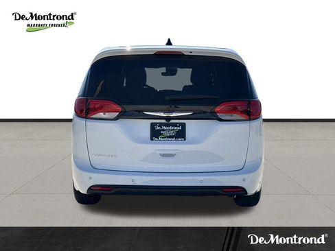 New 2026 Chrysler Voyager LX image 6