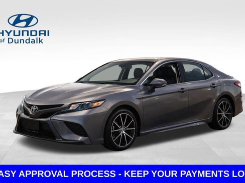 Used 2022 Toyota Camry SE FWD image 1