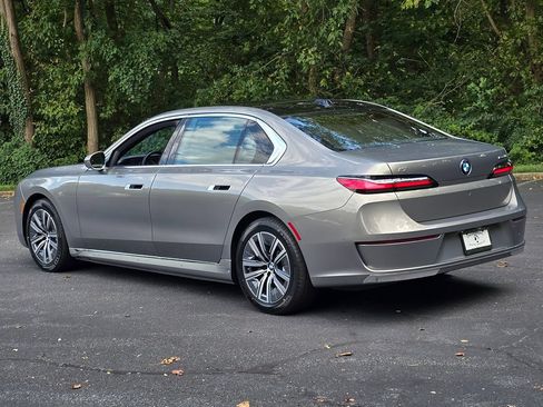 Used 2024 BMW i7 eDrive50 w/ Executive Package RWD image 4