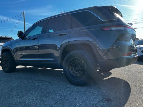 Used 2025 Jeep Grand Cherokee Laredo w/ Luxury Tech Group I image 6