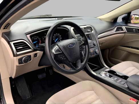 Used 2017 Ford Fusion SE FWD image 17