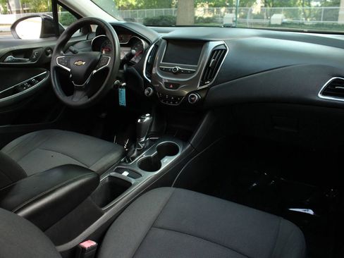 Used 2017 Chevrolet Cruze LT FWD image 25