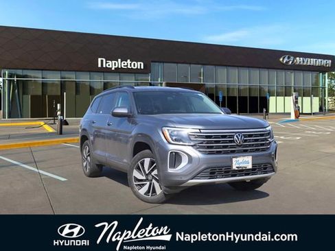 Used 2025 Volkswagen Atlas SE image 1