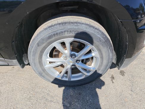 Used 2017 Chevrolet Equinox LT w/ Convenience Package FWD image 3