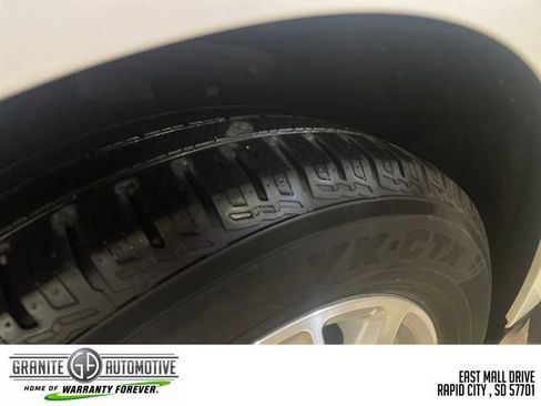 Used 2019 Chevrolet Equinox Premier w/ LPO, Cargo Package FWD image 17
