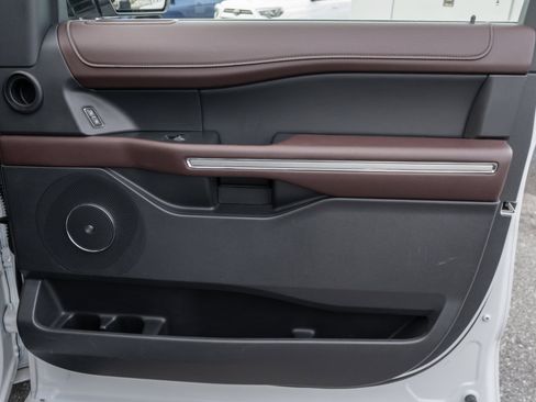 Used 2024 Ford Expedition Limited image 42