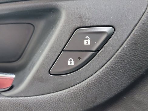 Used 2020 Chevrolet Equinox LT image 26