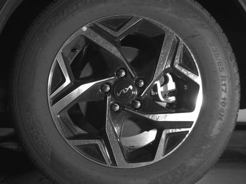 Used 2025 Kia Sportage LX image 14