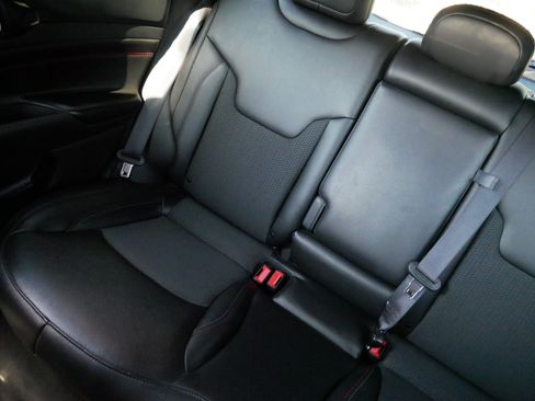 Used 2025 Jeep Compass Trailhawk AWD/4WD image 12