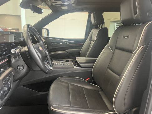 Used 2024 Cadillac Escalade ESV Sport AWD/4WD image 11