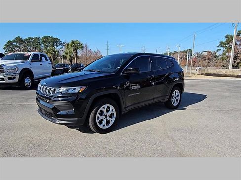 Used 2025 Jeep Compass Sport image 26
