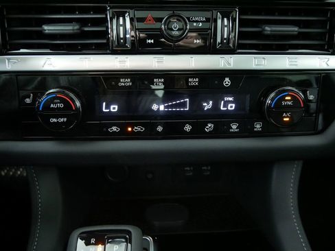 New 2026 Nissan Pathfinder SL w/ SL Premium Package AWD/4WD image 32