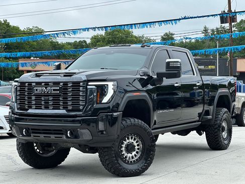 Used 2024 GMC Sierra 2500 Denali Ultimate w/ Max Trailering Package AWD/4WD image 3