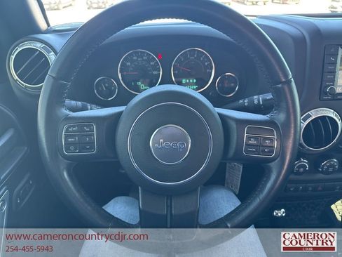 Used 2017 Jeep Wrangler Unlimited Rubicon w/ Cold Weather Group AWD/4WD image 10