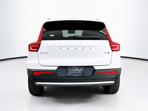 Used 2025 Volvo XC40 B5 Core image 7