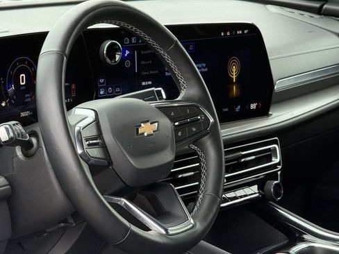 Certified 2025 Chevrolet Traverse LT image 10