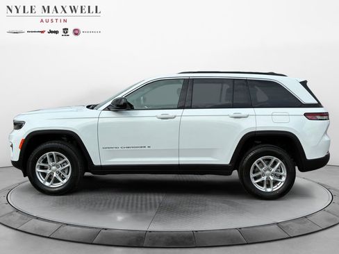 New 2025 Jeep Grand Cherokee Laredo image 12