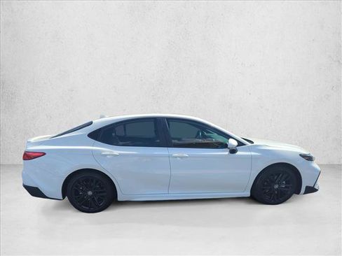 Used 2025 Toyota Camry SE w/ Convenience Package FWD image 4
