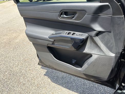 New 2026 Nissan Pathfinder SV w/ SV Premium Package FWD image 18