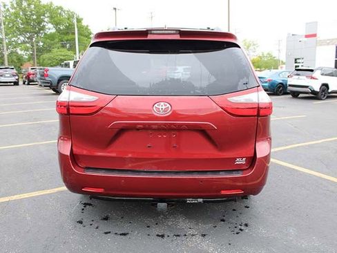 Used 2020 Toyota Sienna XLE w/ XLE Navigation Package AWD/4WD image 6
