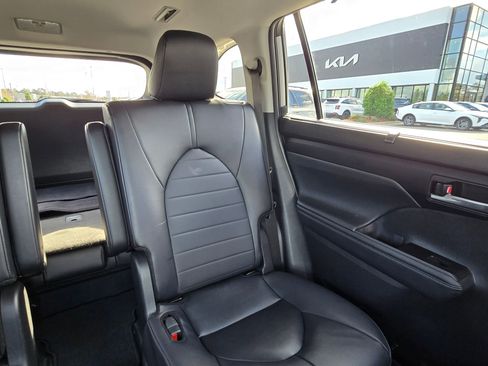 Used 2024 Toyota Highlander XLE image 28
