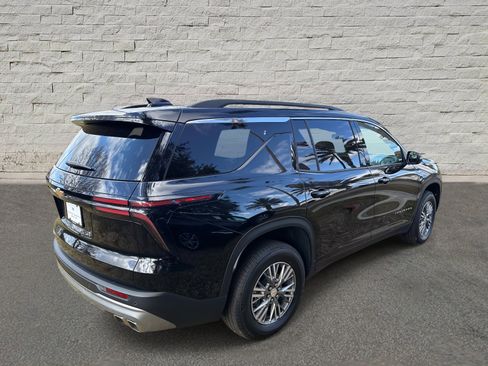 Used 2025 Chevrolet Traverse LT image 5