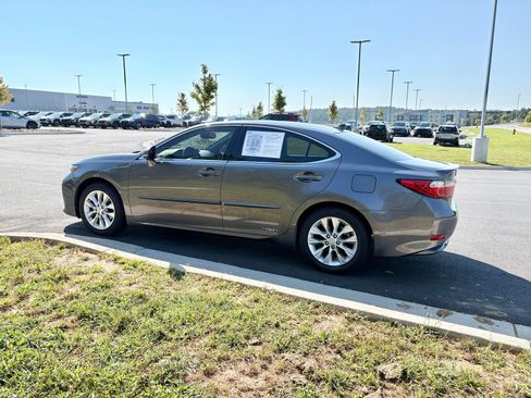 Used 2013 Lexus ES 300h w/ Premium Pkg FWD image 5